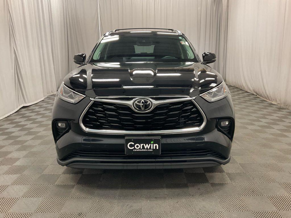 used 2023 Toyota Highlander car, priced at $40,998