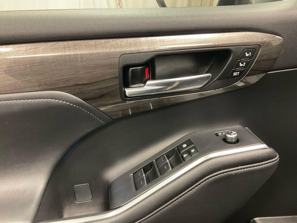used 2023 Toyota Highlander car, priced at $40,998