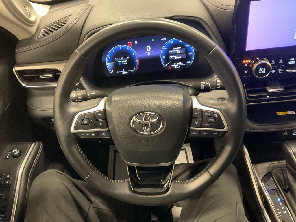 used 2023 Toyota Highlander car, priced at $40,998