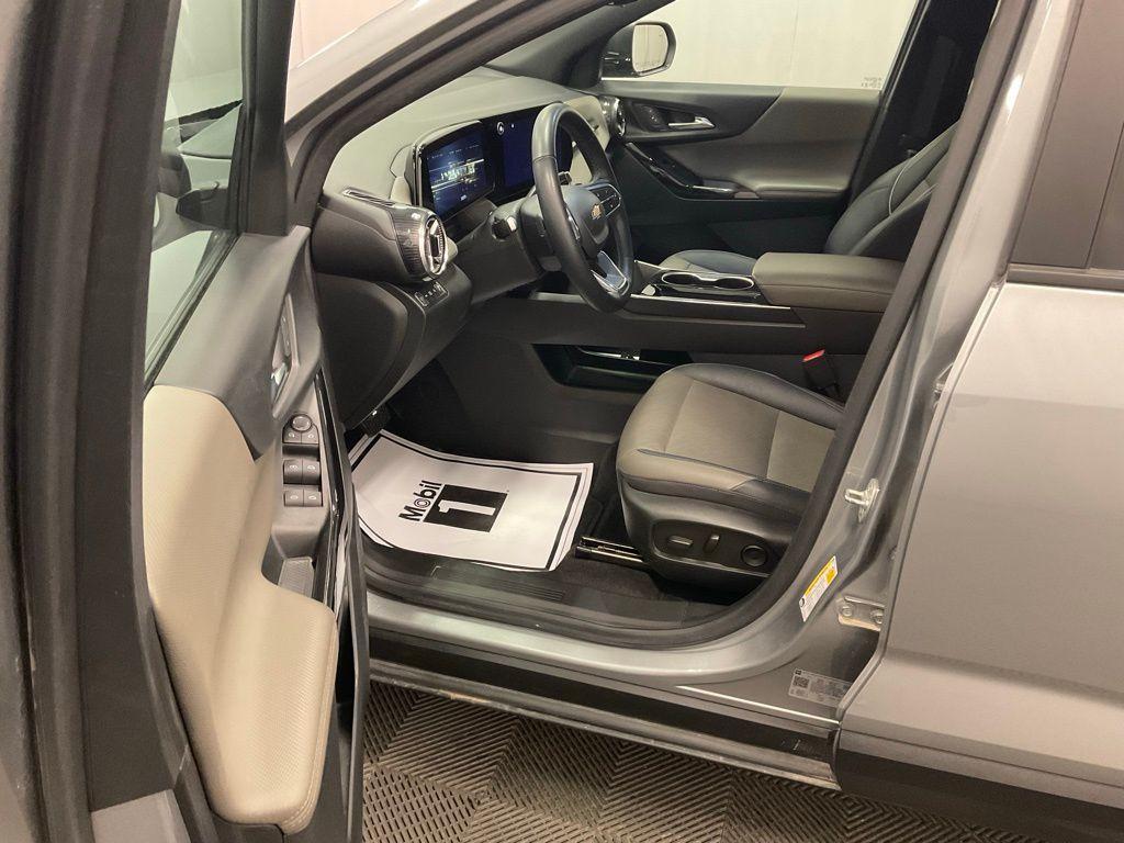 used 2025 Chevrolet Equinox car, priced at $24,997