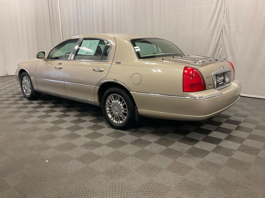used 2007 Lincoln Town Car car, priced at $8,348