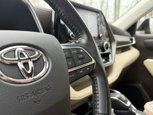 used 2020 Toyota Highlander car, priced at $27,494