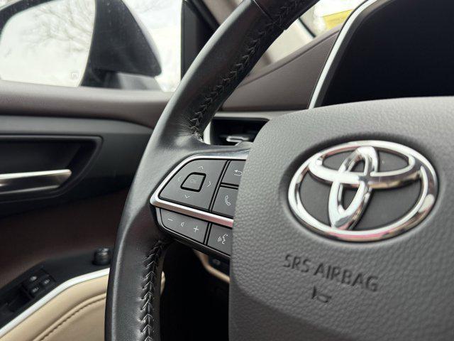 used 2020 Toyota Highlander car, priced at $27,494