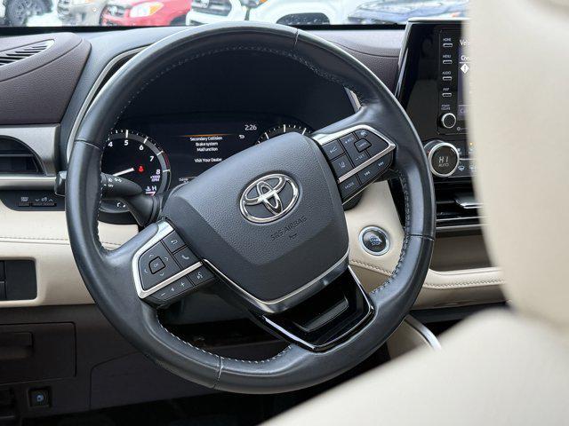 used 2020 Toyota Highlander car, priced at $27,494