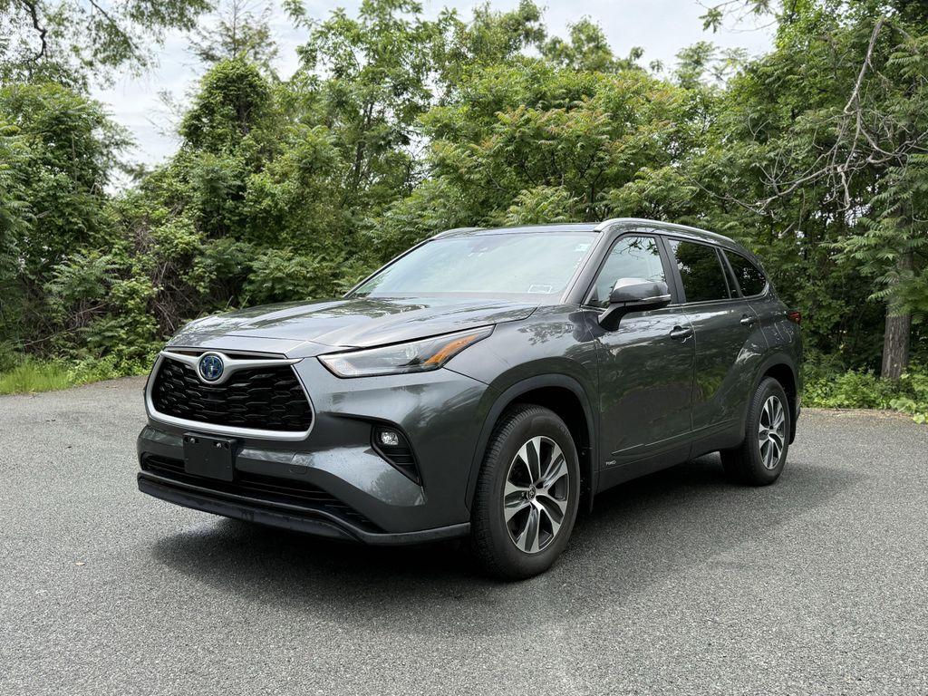 used 2023 Toyota Highlander Hybrid car, priced at $42,999