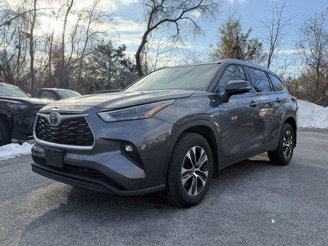 used 2022 Toyota Highlander car, priced at $34,500