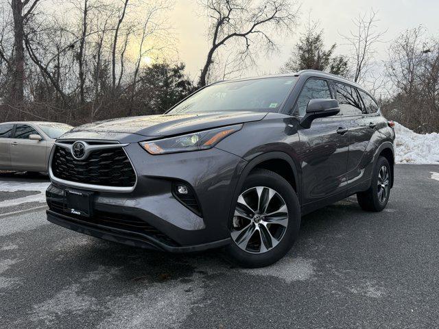 used 2022 Toyota Highlander car, priced at $33,000