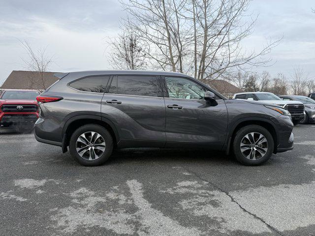 used 2022 Toyota Highlander car, priced at $33,000
