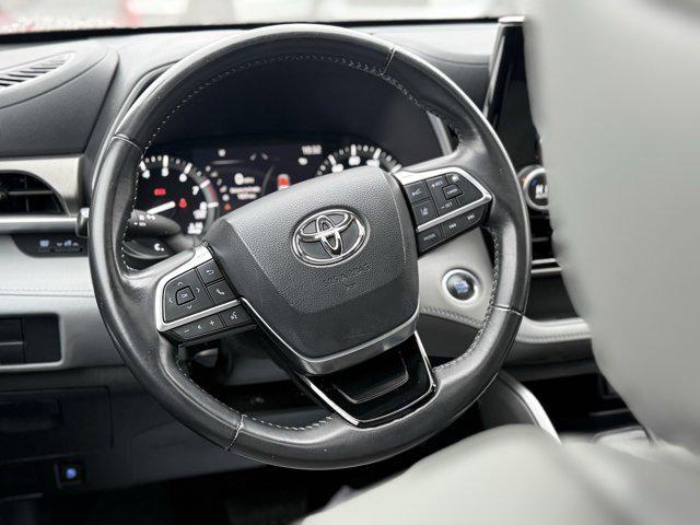 used 2021 Toyota Highlander car, priced at $29,797
