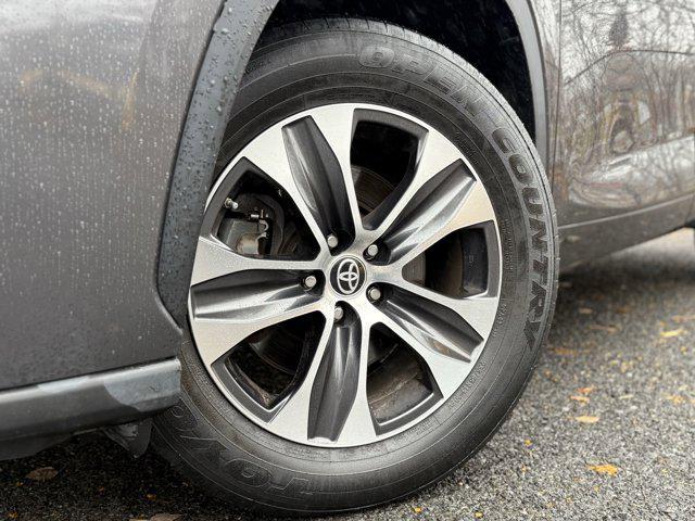 used 2021 Toyota Highlander car, priced at $29,797