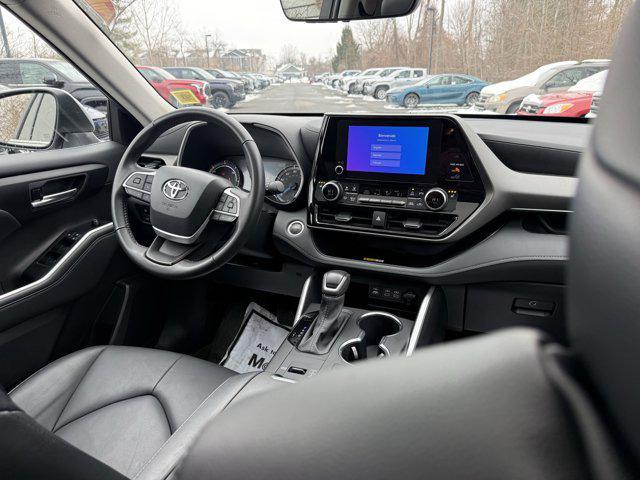 used 2025 Toyota Highlander Hybrid car, priced at $48,647