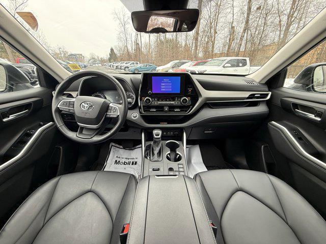 used 2025 Toyota Highlander Hybrid car, priced at $48,647