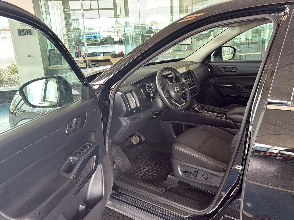 used 2025 Nissan Pathfinder car, priced at $29,999