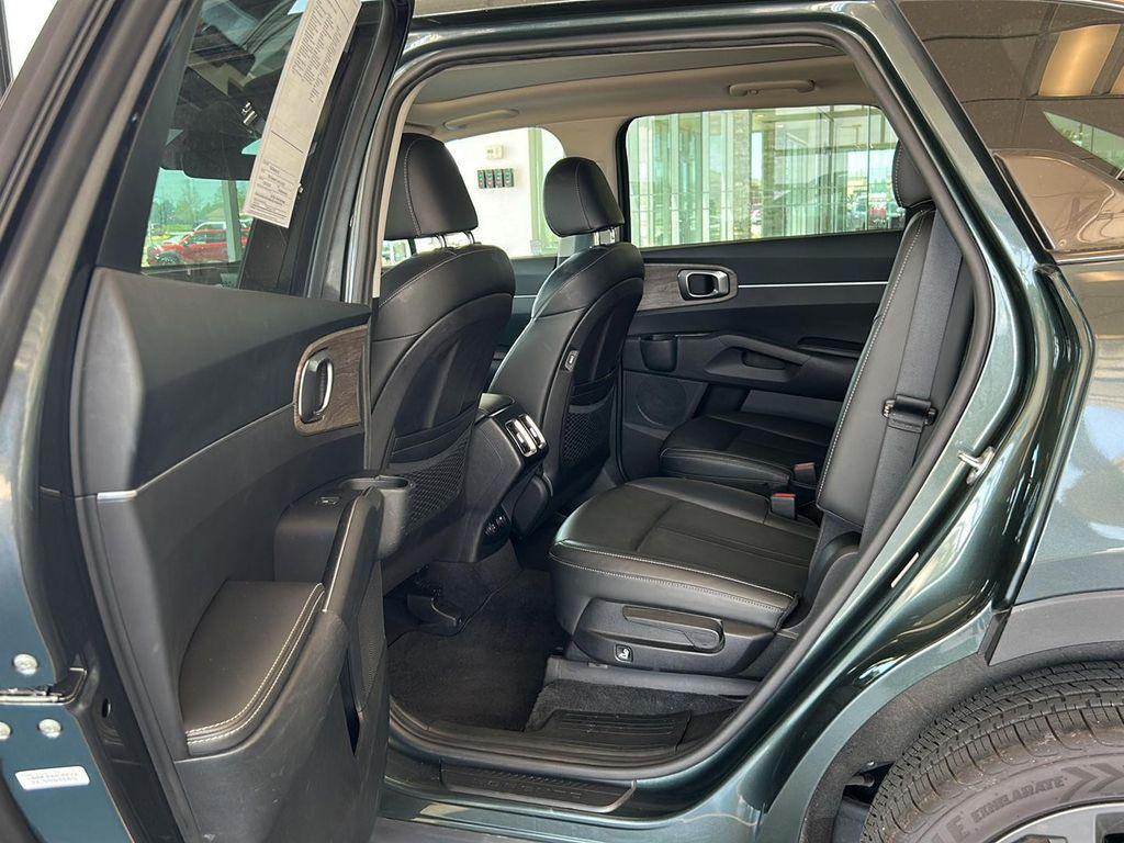 used 2022 Kia Sorento car, priced at $29,684