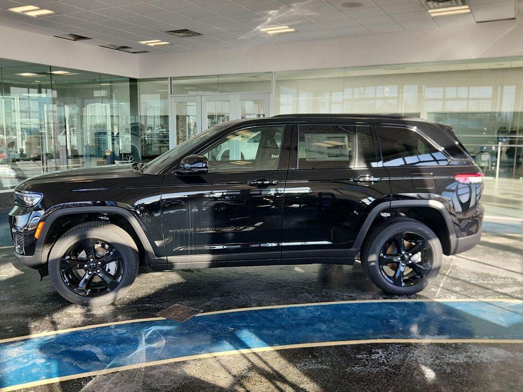 used 2025 Jeep Grand Cherokee car, priced at $39,999