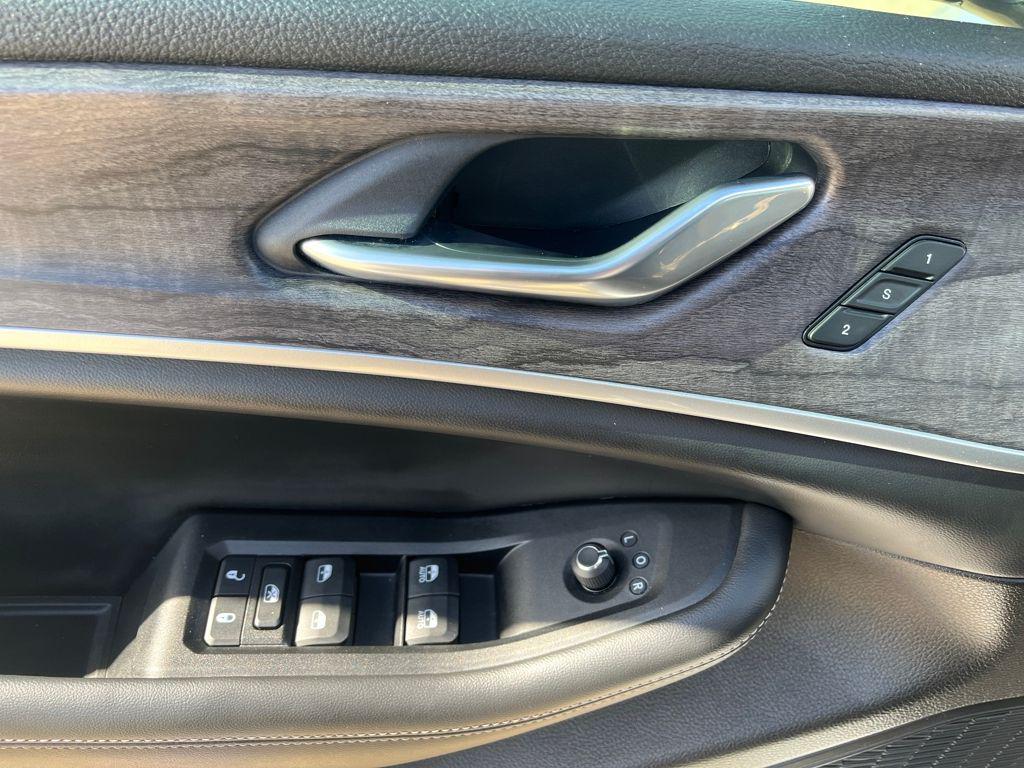 used 2024 Jeep Grand Cherokee car, priced at $32,794