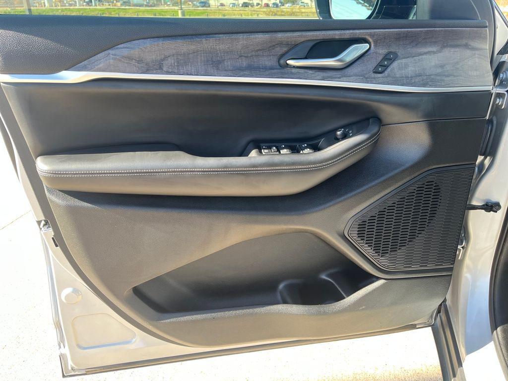 used 2024 Jeep Grand Cherokee car, priced at $32,794