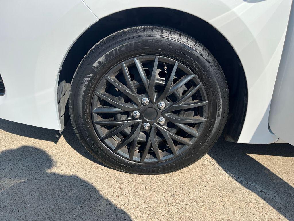 2017 Super White Toyota Corolla