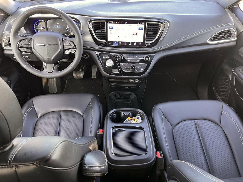 used 2024 Chrysler Pacifica Hybrid car, priced at $27,917