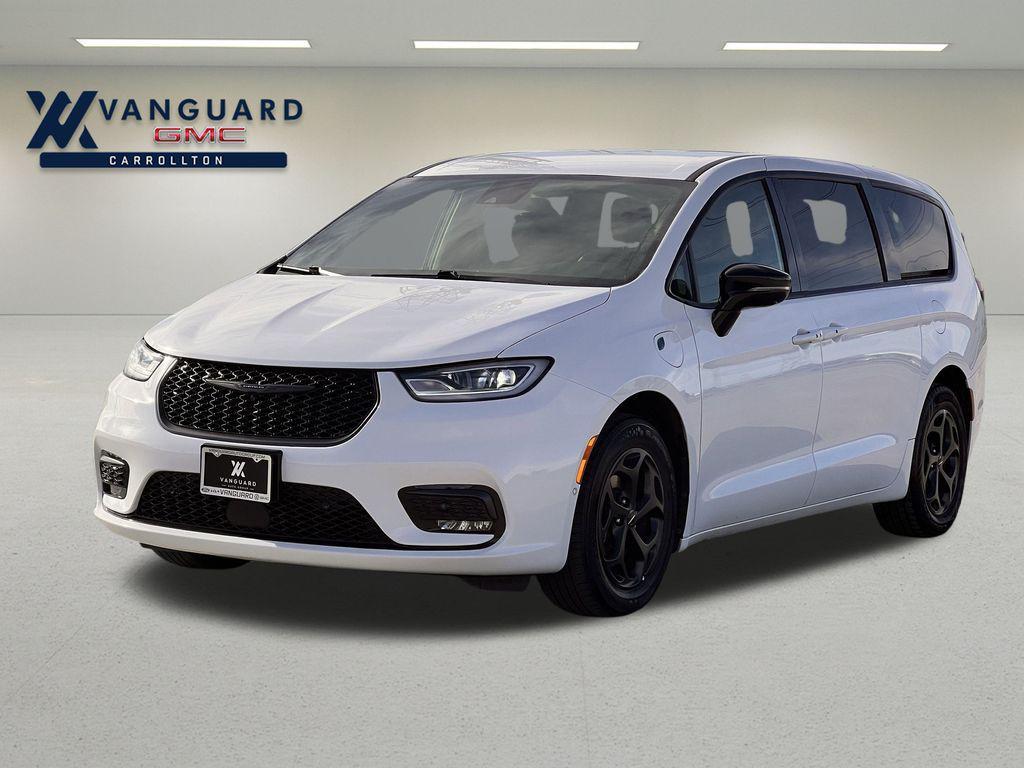 used 2024 Chrysler Pacifica Hybrid car, priced at $27,917