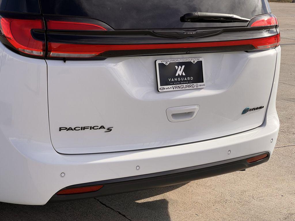 used 2024 Chrysler Pacifica Hybrid car, priced at $27,917