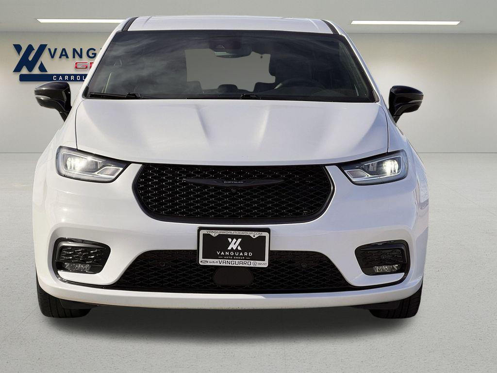 used 2024 Chrysler Pacifica Hybrid car, priced at $27,917