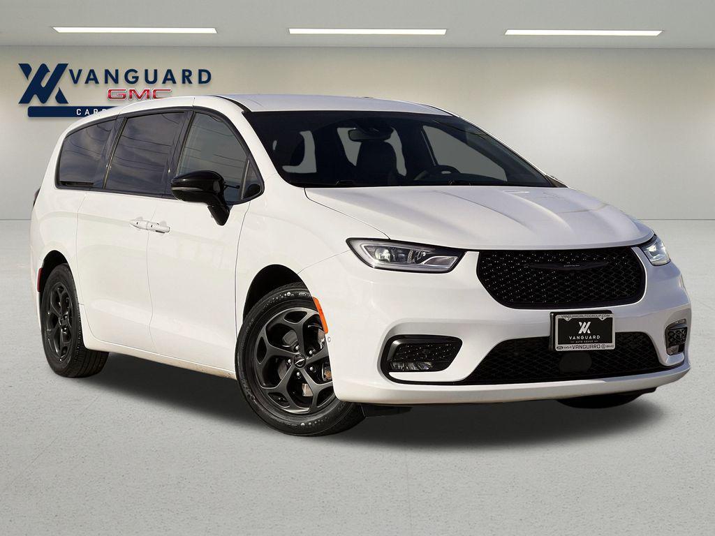 used 2024 Chrysler Pacifica Hybrid car, priced at $27,917