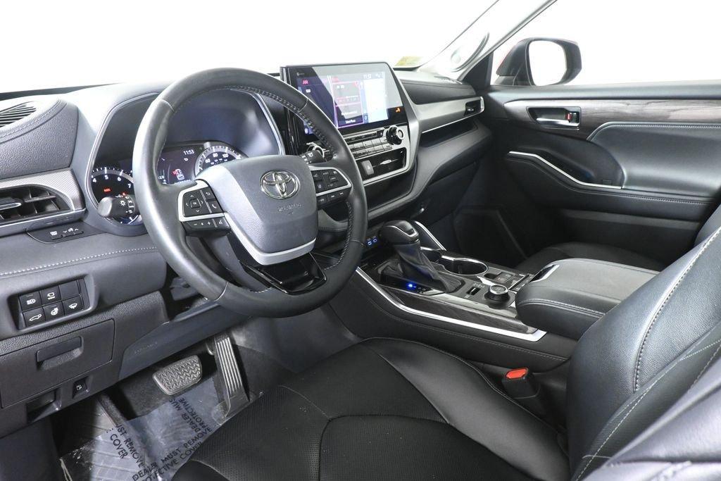 used 2022 Toyota Highlander car, priced at $35,315