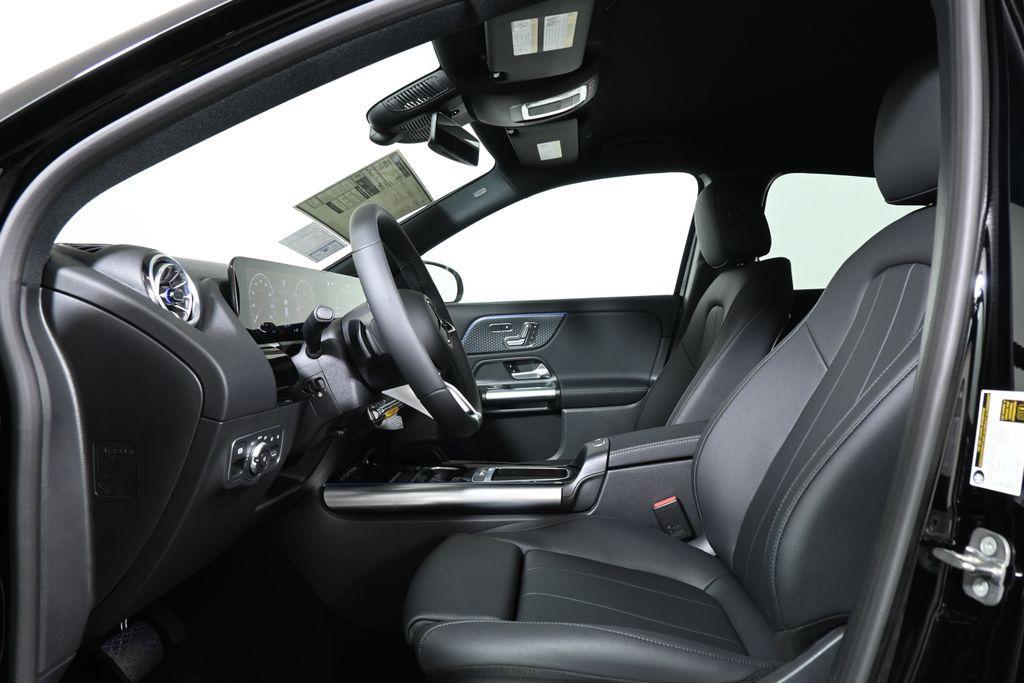 new 2025 Mercedes-Benz GLA 250 car, priced at $47,295