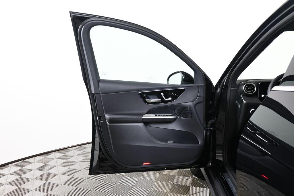 Mercedes-Benz GLC view 27