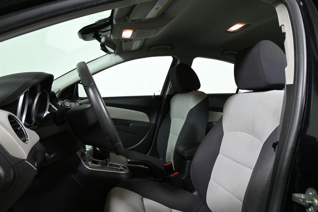 used 2014 Chevrolet Cruze car, priced at $10,000