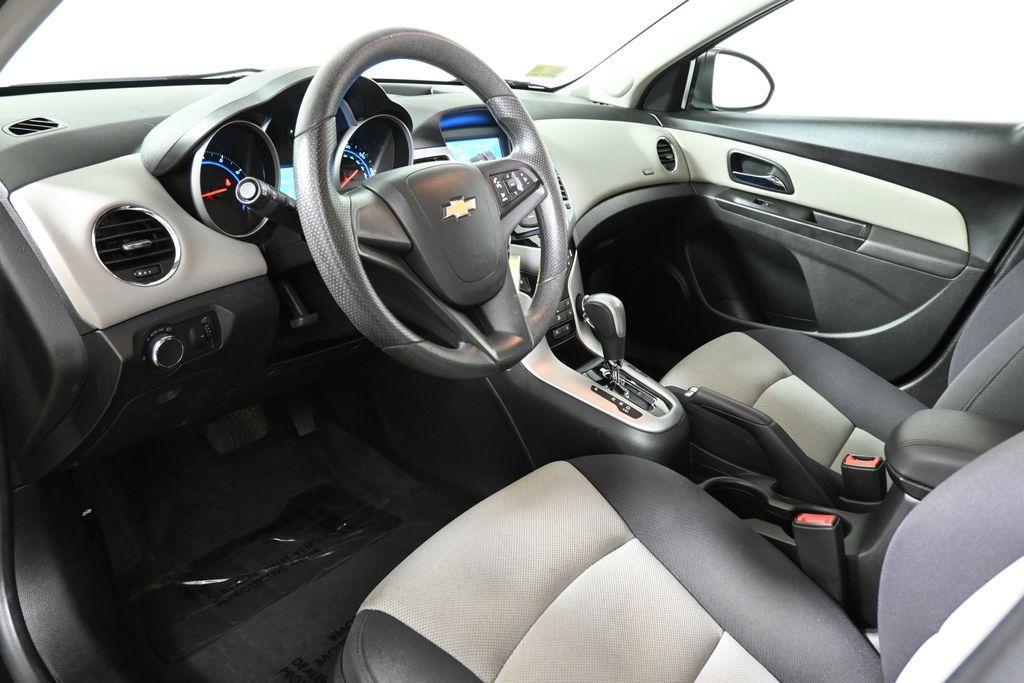 used 2014 Chevrolet Cruze car, priced at $10,000