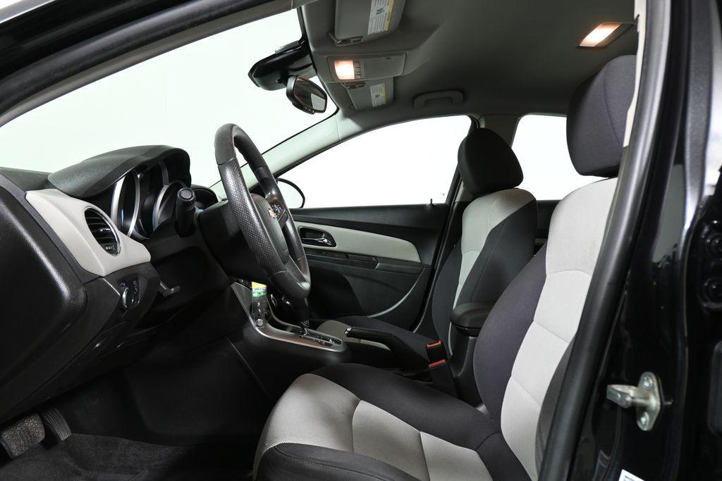 used 2014 Chevrolet Cruze car, priced at $10,000