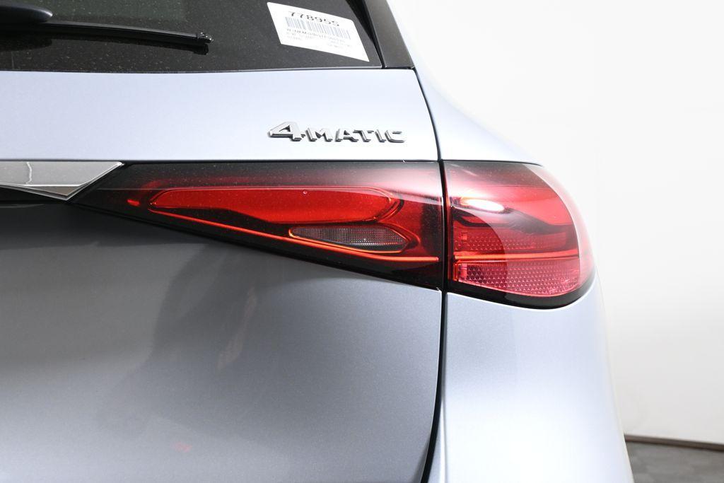 new 2026 Mercedes-Benz GLC 300 car