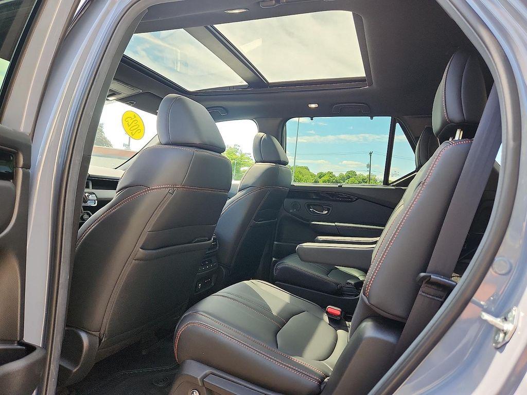 used 2025 Honda Pilot car, priced at $44,510