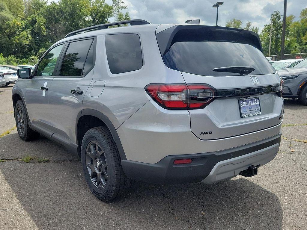 new 2025 Honda Pilot car, priced at $47,128