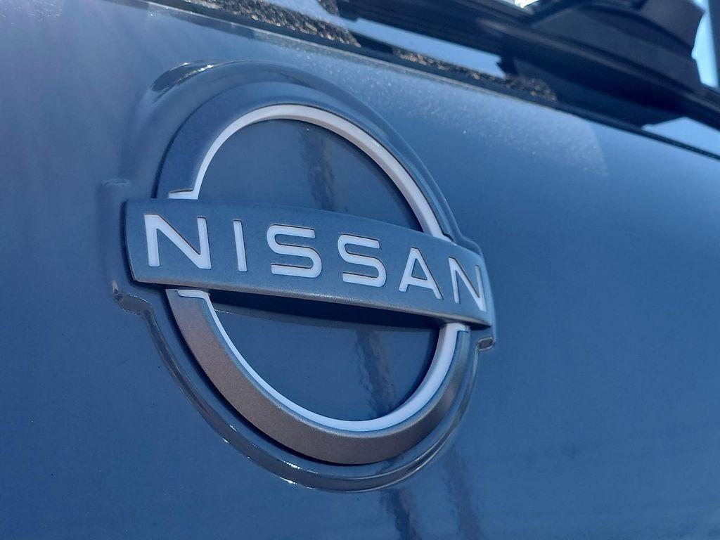 2023 Boulder Gray Pearl/Super Black Nissan Rogue