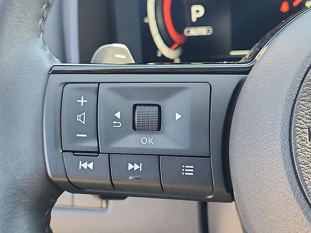 2023 Boulder Gray Pearl/Super Black Nissan Rogue