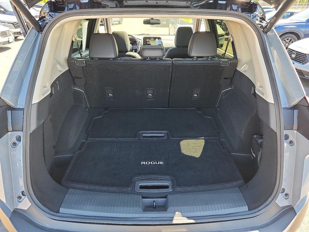 2023 Boulder Gray Pearl/Super Black Nissan Rogue