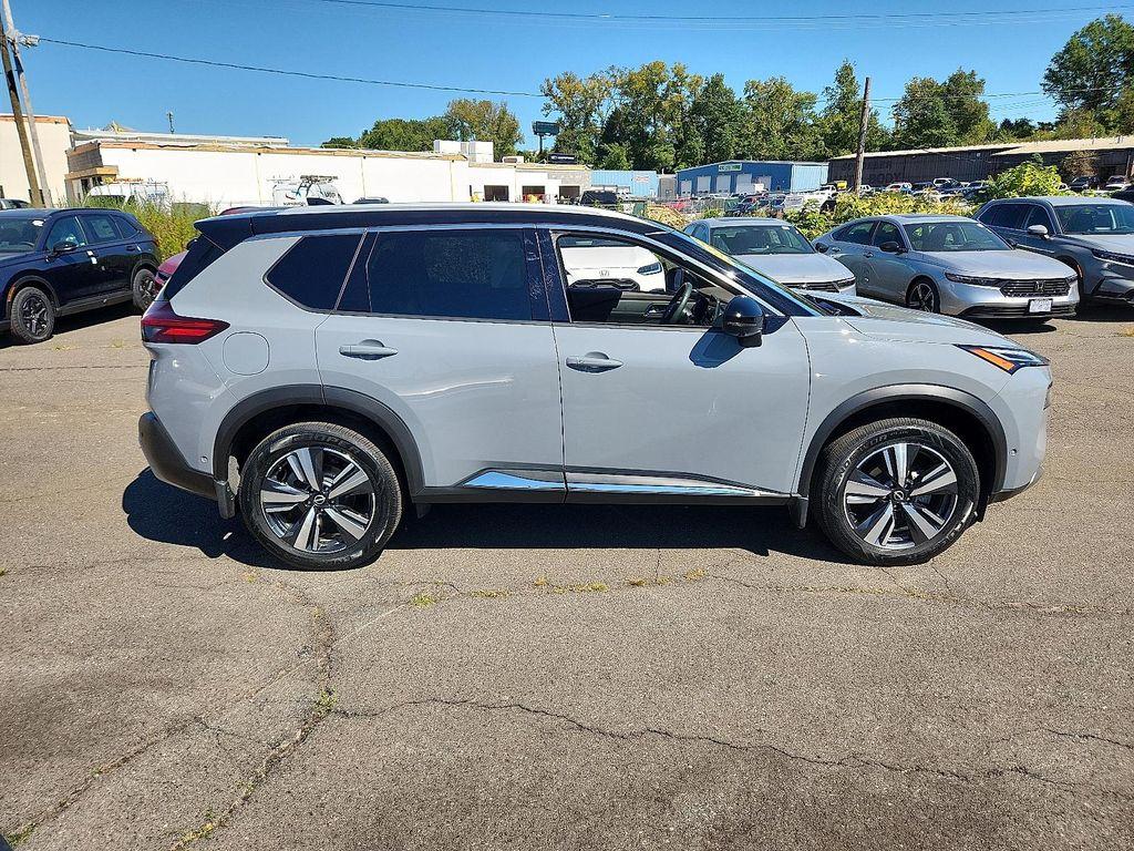 2023 Boulder Gray Pearl/Super Black Nissan Rogue