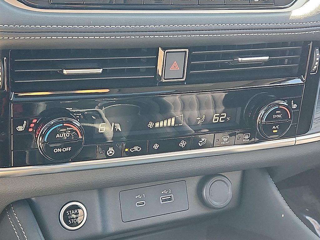 2023 Boulder Gray Pearl/Super Black Nissan Rogue