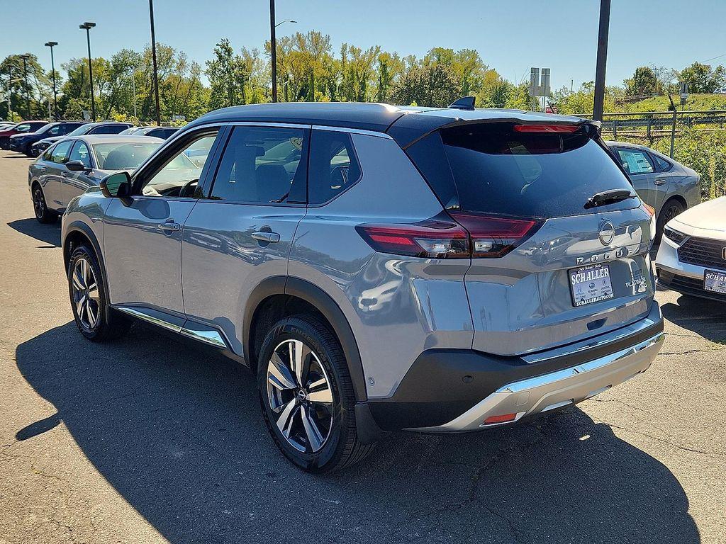 2023 Boulder Gray Pearl/Super Black Nissan Rogue