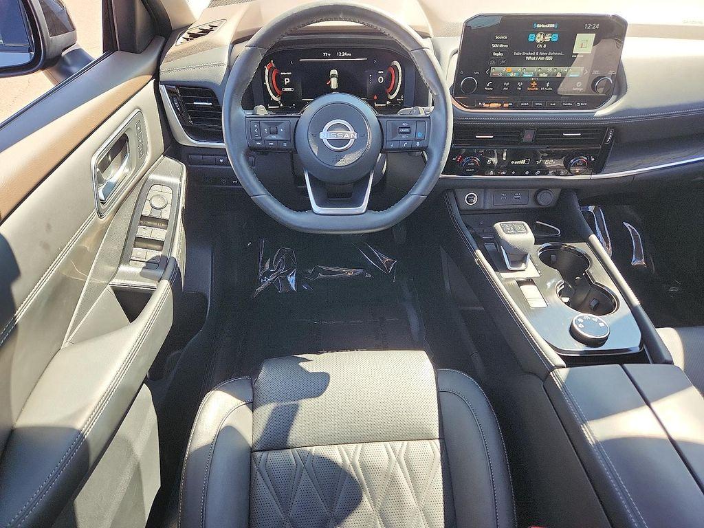 2023 Boulder Gray Pearl/Super Black Nissan Rogue