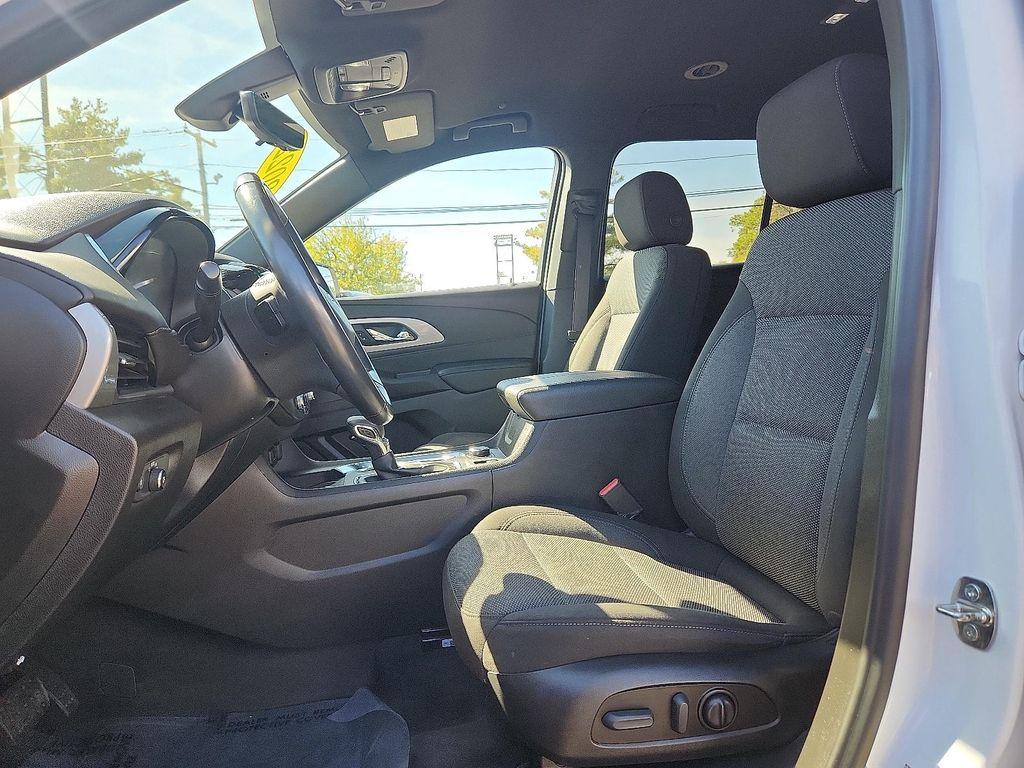 used 2022 Chevrolet Traverse car, priced at $23,269