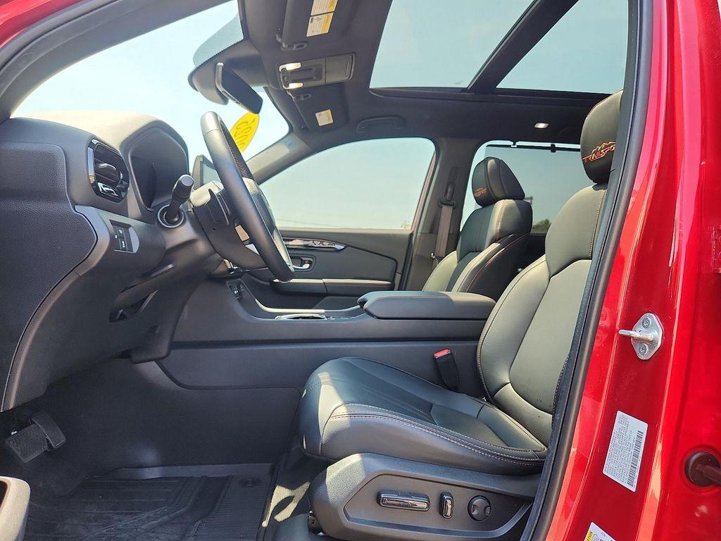 used 2025 Honda Pilot car, priced at $43,578