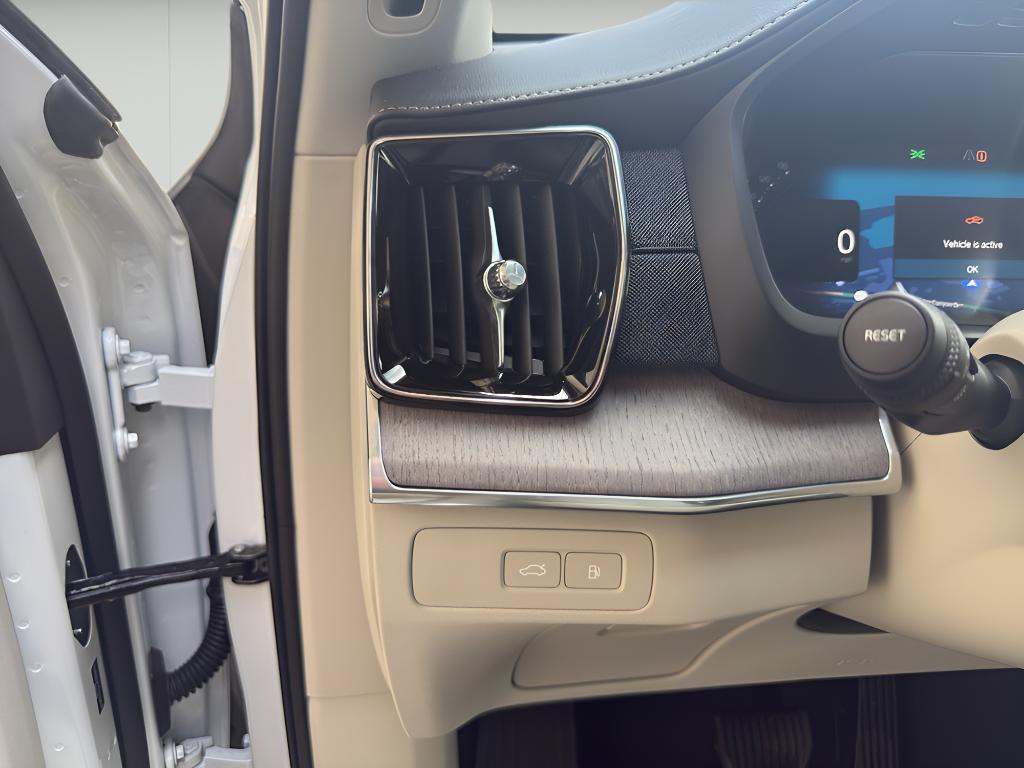 new 2026 Volvo XC90 Plug-In Hybrid car, priced at $83,015