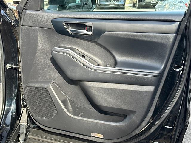 used 2022 Toyota Highlander car, priced at $31,834