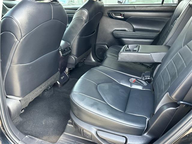 used 2022 Toyota Highlander car, priced at $31,834