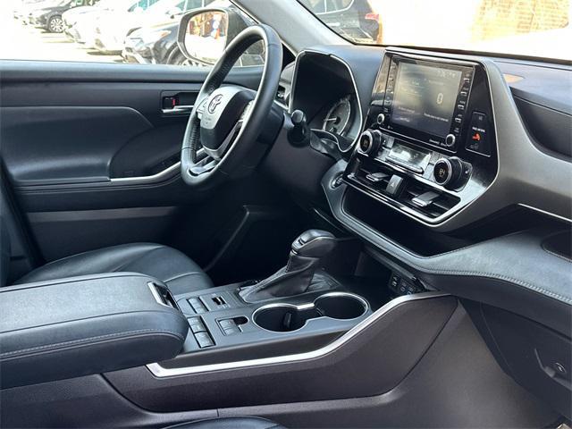 used 2022 Toyota Highlander car, priced at $31,834