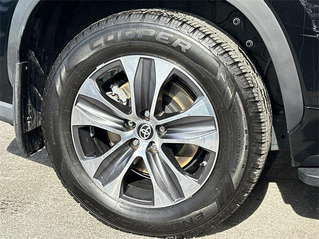 used 2022 Toyota Highlander car, priced at $31,834